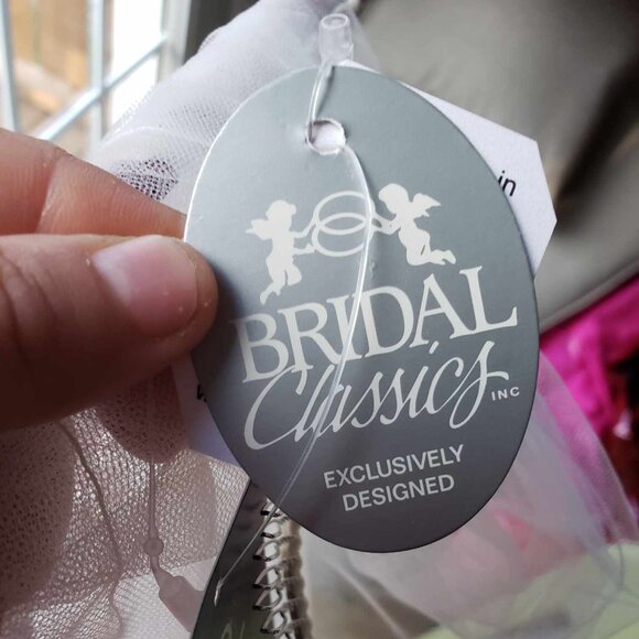 White Wedding Vail - Picture 5 of 6